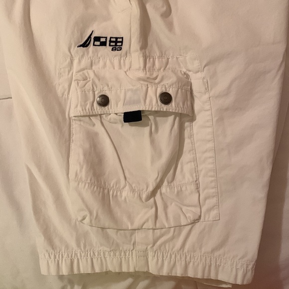 $4.99 ship - NAUTICA White Cargo shorts! Classic fit size 34 waist - Picture 4 of 5
